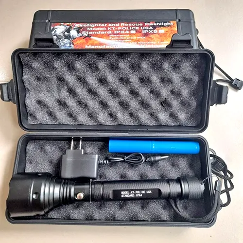 Đèn pin Police USA ánh sáng vàng chịu nước IPX4